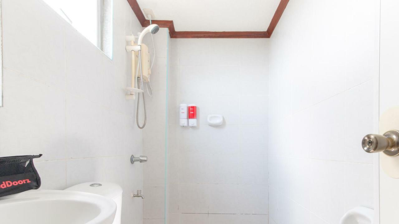 Reddoorz @ Paterno Street Tacloban Hotell Eksteriør bilde