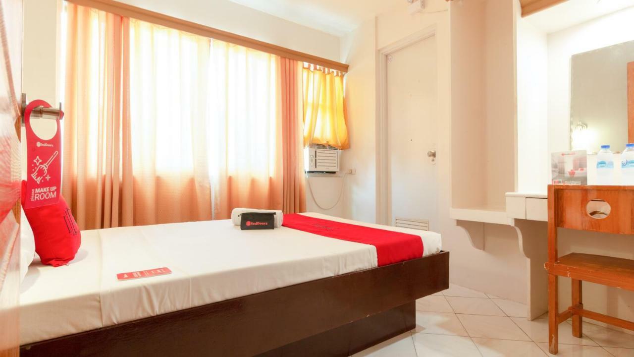 Reddoorz @ Paterno Street Tacloban Hotell Eksteriør bilde