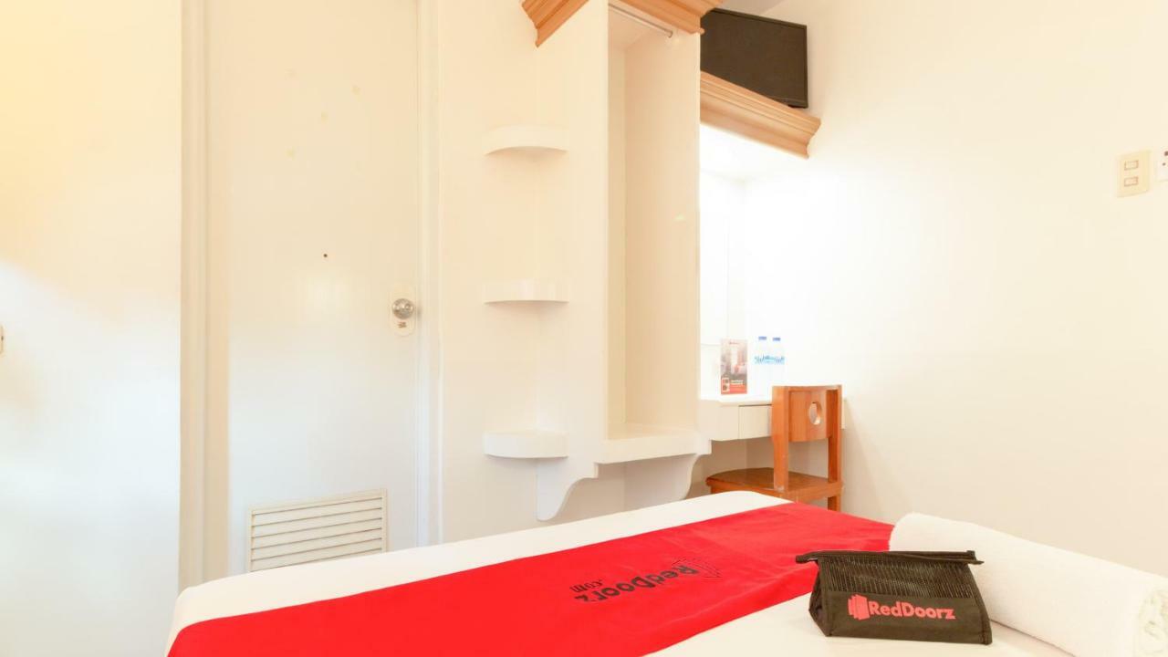 Reddoorz @ Paterno Street Tacloban Hotell Eksteriør bilde